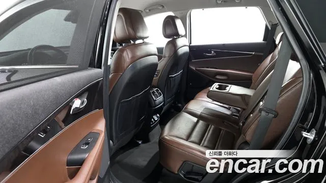 Kia Sorento — фото 11