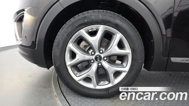 Kia Sorento — фото 5