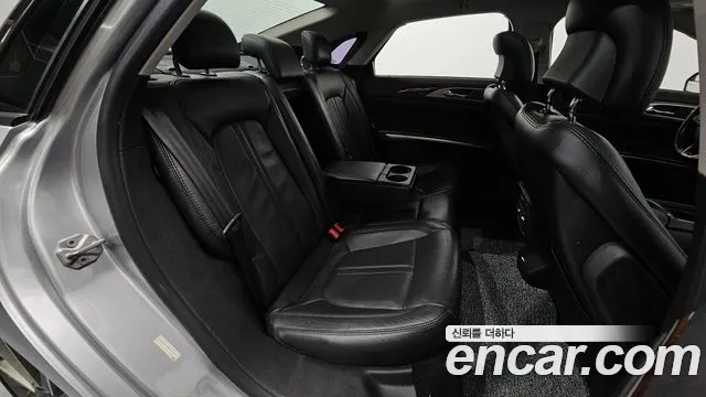 Lincoln MKZ — фото 11