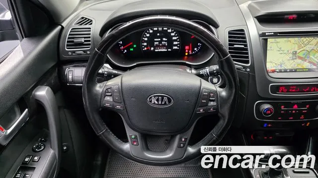 Kia Sorento — фото 13