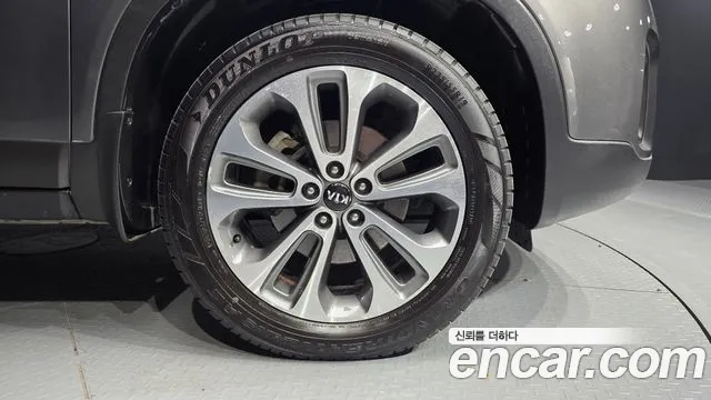 Kia Sorento — фото 21