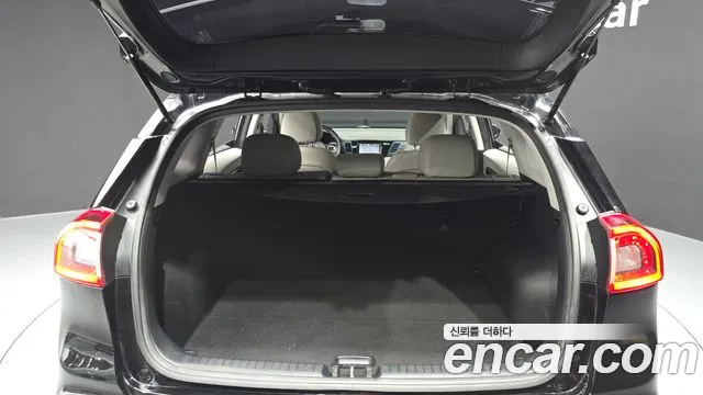 Kia Niro — фото 19