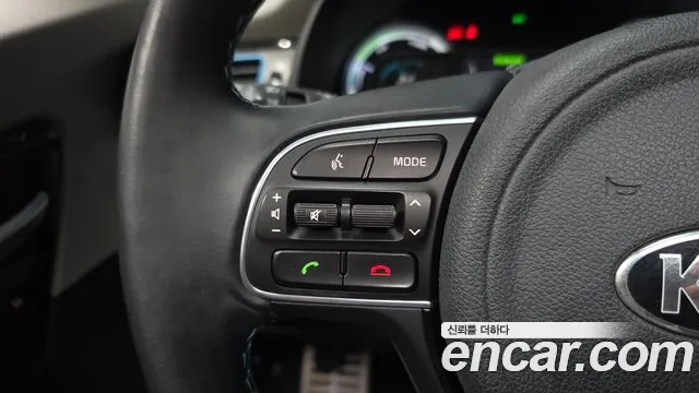 Kia Niro — фото 30