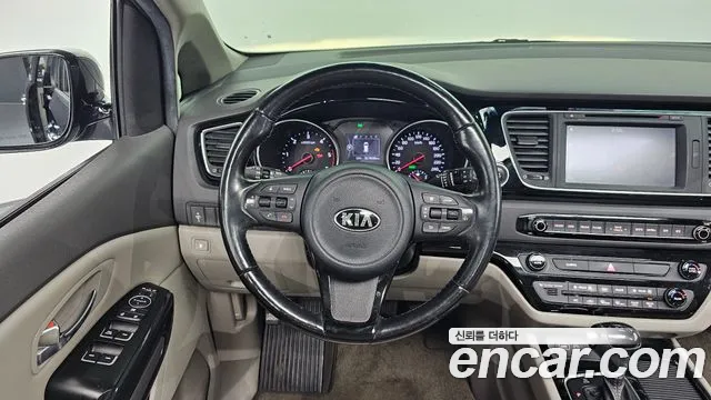 Kia Carnival — фото 12