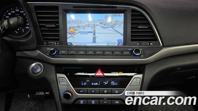 Hyundai Avante — фото 13