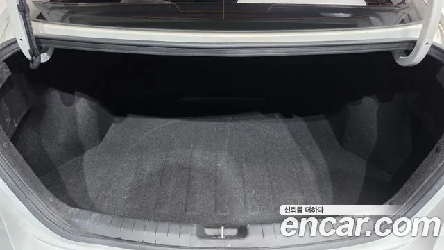 Hyundai Avante — фото 18