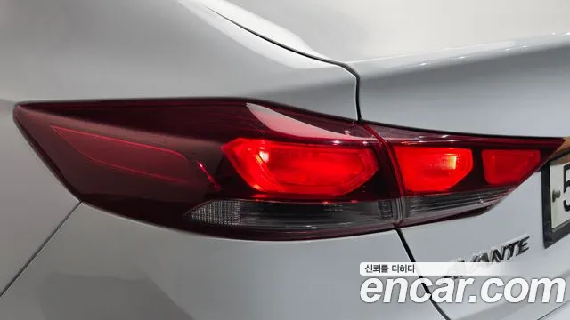 Hyundai Avante — фото 23