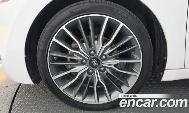 Hyundai Avante — фото 5