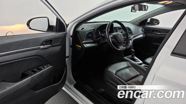 Hyundai Avante — фото 10
