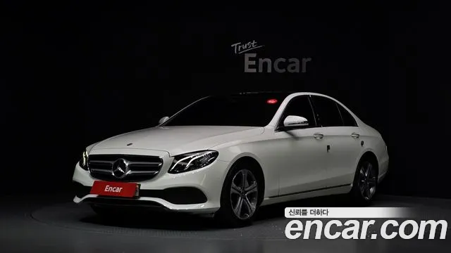 Mercedes-Benz E-Class — фото 1