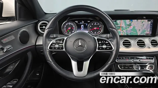 Mercedes-Benz E-Class — фото 15
