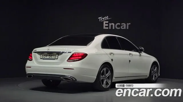 Mercedes-Benz E-Class — фото 2