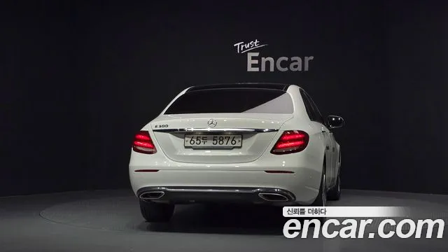 Mercedes-Benz E-Class — фото 4
