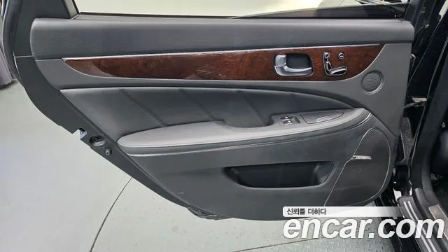 Hyundai Equus — фото 25