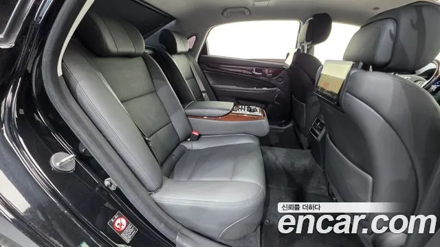 Hyundai Equus — фото 31