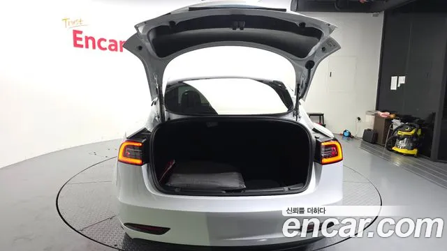 Tesla Model 3 — фото 20