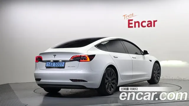 Tesla Model 3 — фото 2