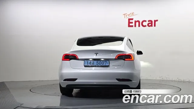 Tesla Model 3 — фото 4