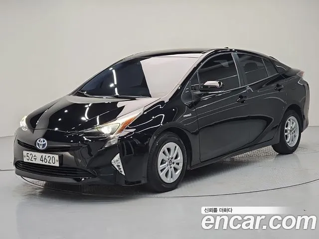 Toyota Prius — фото 1