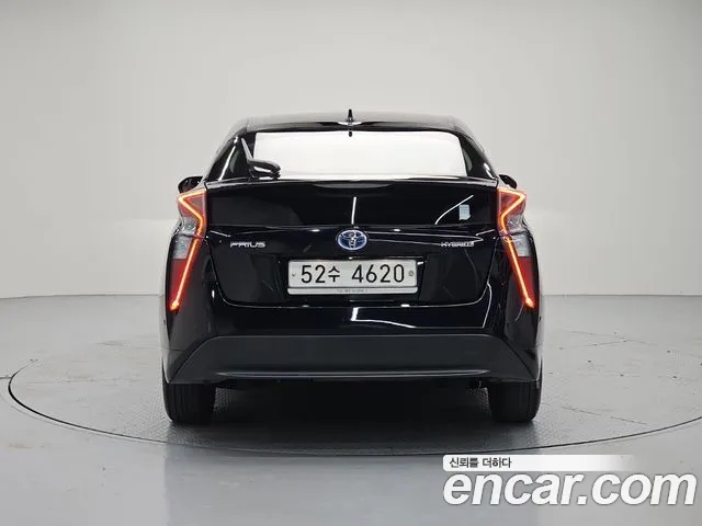 Toyota Prius — фото 3