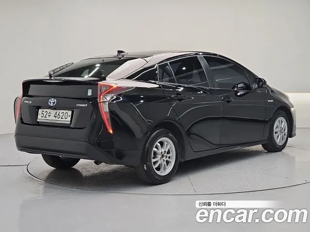 Toyota Prius — фото 4