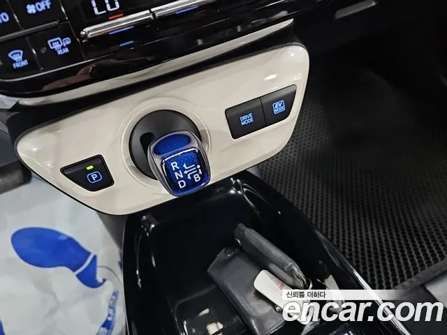 Toyota Prius — фото 9