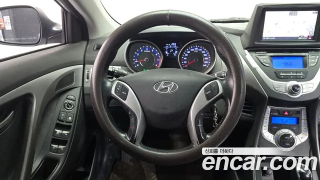 Hyundai Avante — фото 12