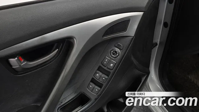 Hyundai Avante — фото 18
