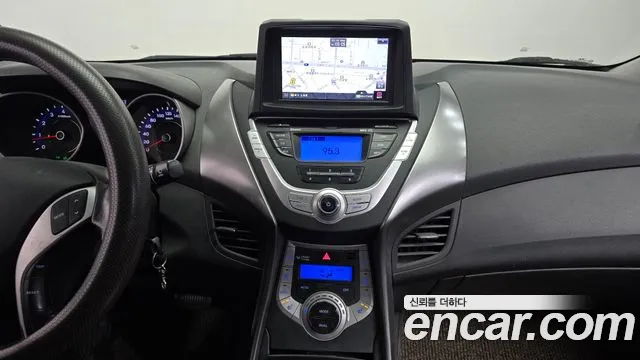Hyundai Avante — фото 20