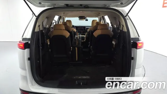 Kia Carnival — фото 18