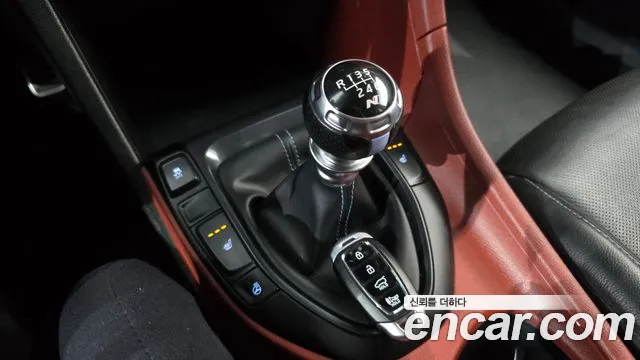 Hyundai Veloster — фото 9