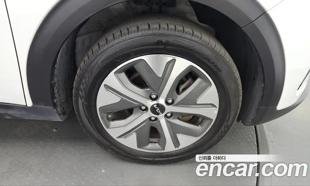 Kia Niro — фото 21