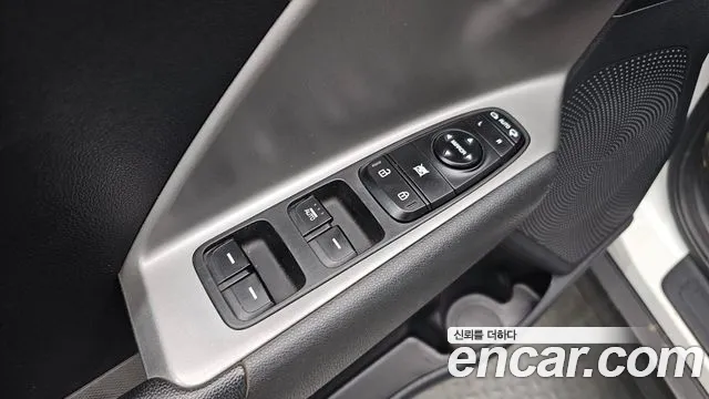 Kia Niro — фото 28