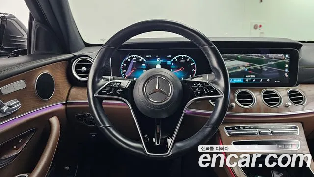 Mercedes-Benz E-Class — фото 12