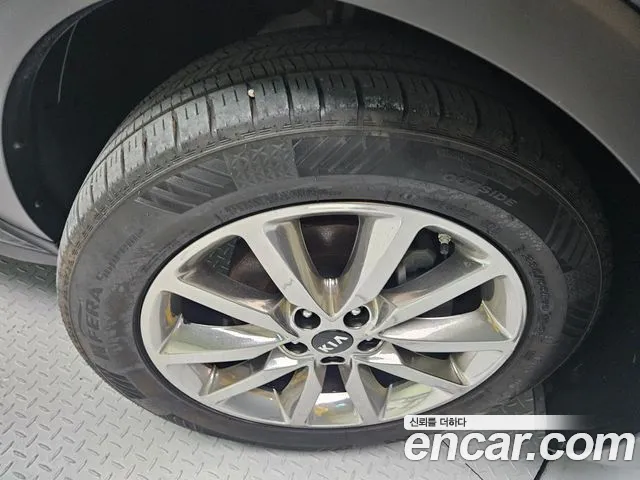 Kia Sorento — фото 5