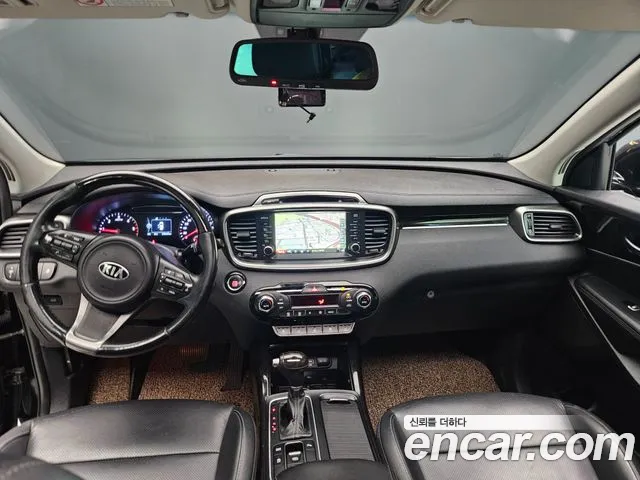 Kia Sorento — фото 7