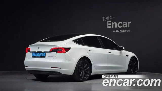 Tesla Model 3 — фото 1