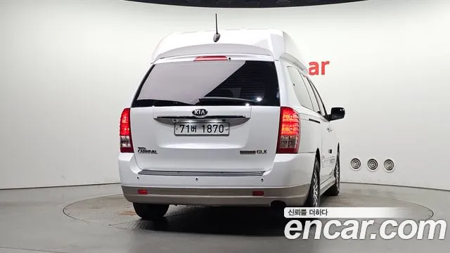 Kia Carnival — фото 4