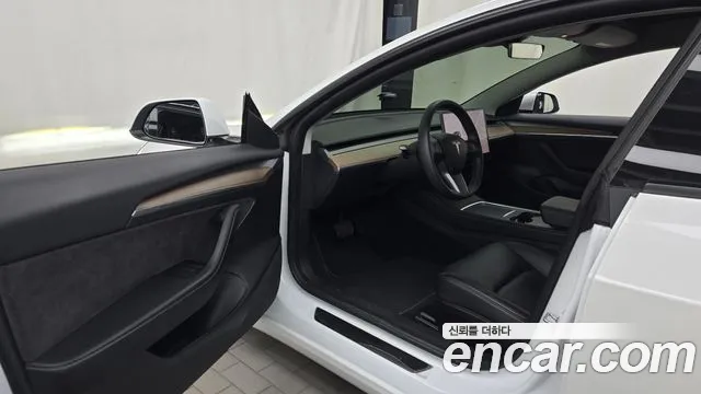 Tesla Model 3 — фото 10