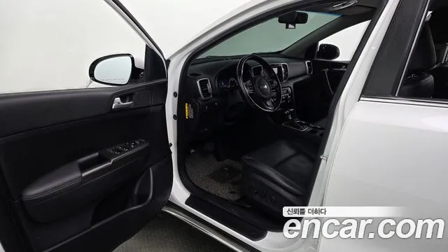 Kia Sportage — фото 9