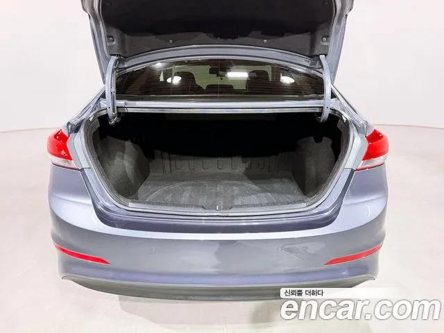 Hyundai Avante — фото 19
