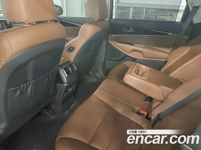 Kia Sorento — фото 15