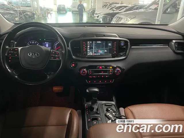 Kia Sorento — фото 6