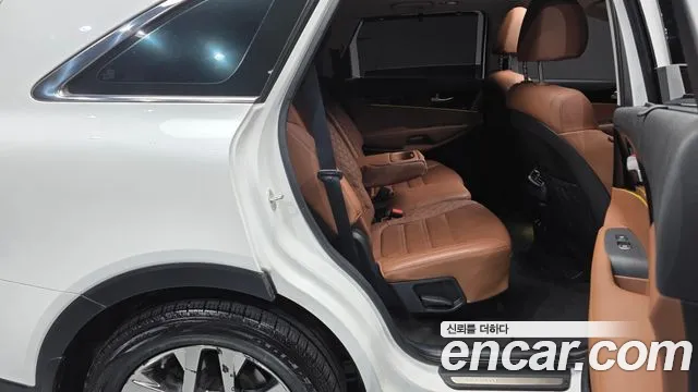 Kia Sorento — фото 11