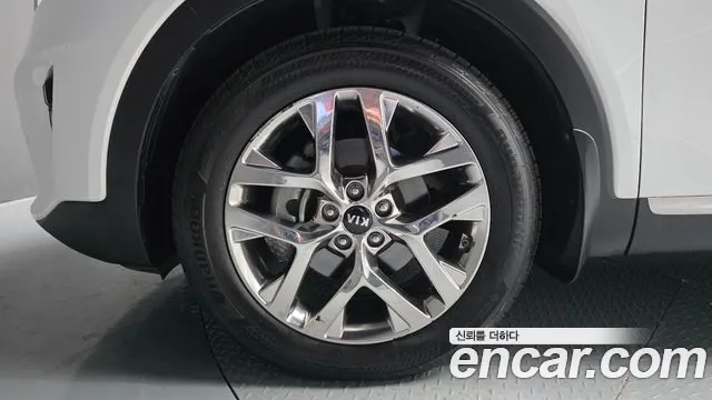 Kia Sorento — фото 5
