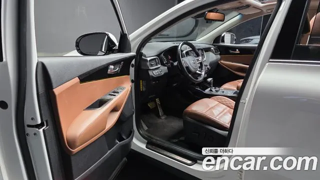 Kia Sorento — фото 10