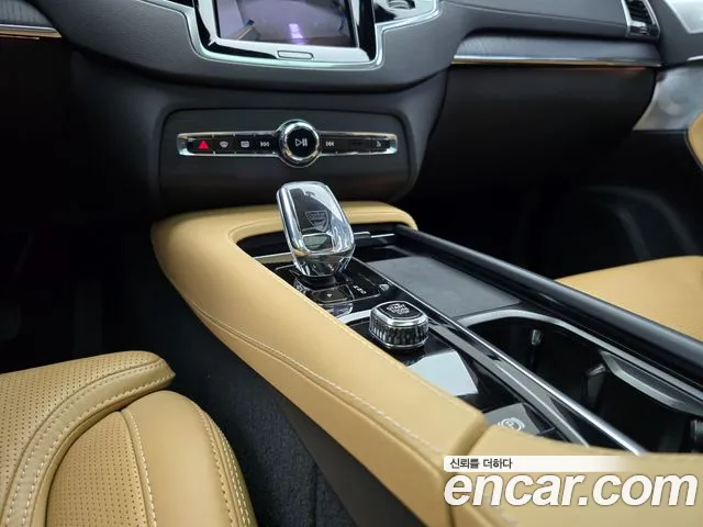 Volvo XC90 — фото 13