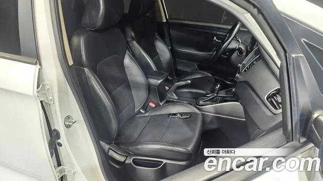 Kia Carens — фото 12