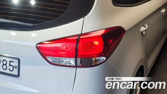 Kia Carens — фото 22