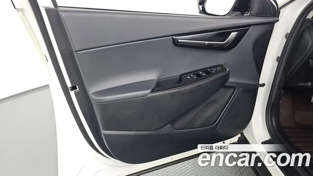 Kia EV6 — фото 24